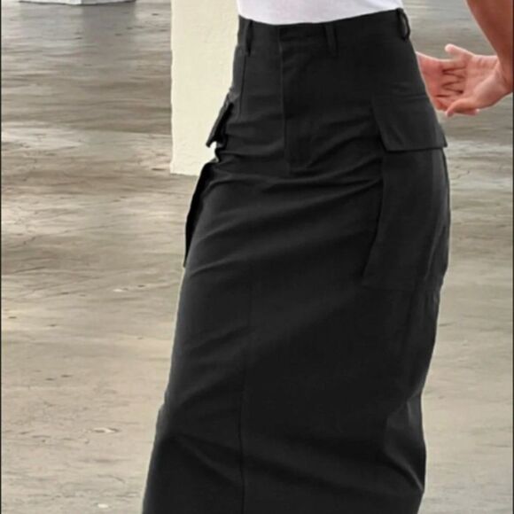 Le European Black Cargo Skirt - Picture 2 of 5